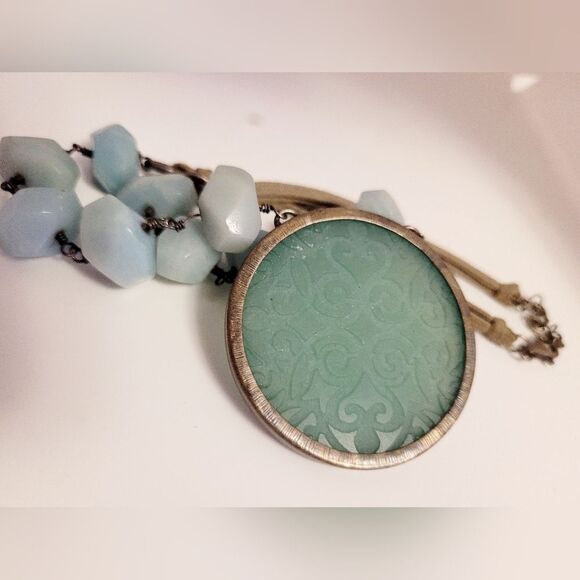Elegant Silver and Blue Quartz Pendant  Necklace - Picture 4 of 4